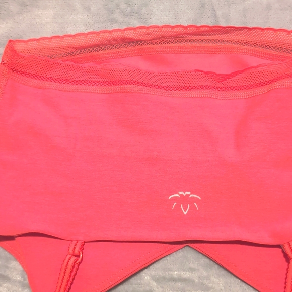 NWOT Beyond yoga top - Picture 4 of 5